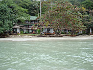 วิวบ้านยงยุทธบุรีจากภายนอก