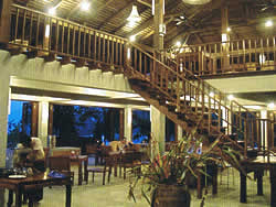 ร้านอาหารติดสระว่ายน้ำ